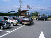 ���X�ɎQ���҂��W�܂��Ă���